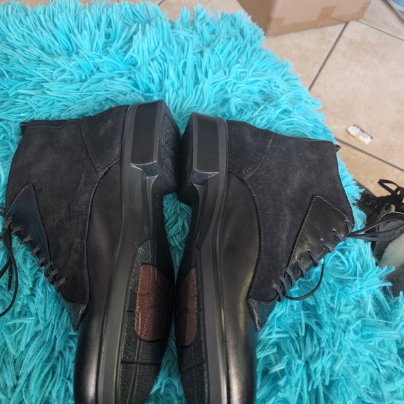 Naot both - Picture 3 of 7